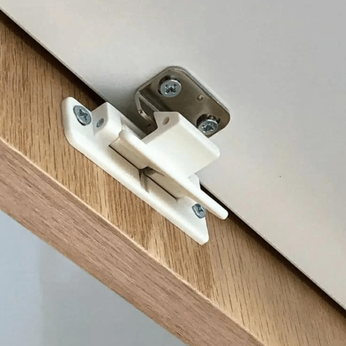 Overhead-cupboard-lever-latch-White.png